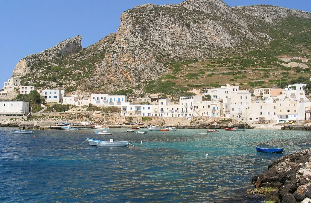 14:45 · Overtocht naar Levanzo