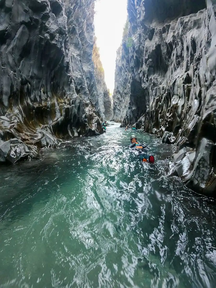 Body rafting v soutěsce Alcantara a trekking podél řeky