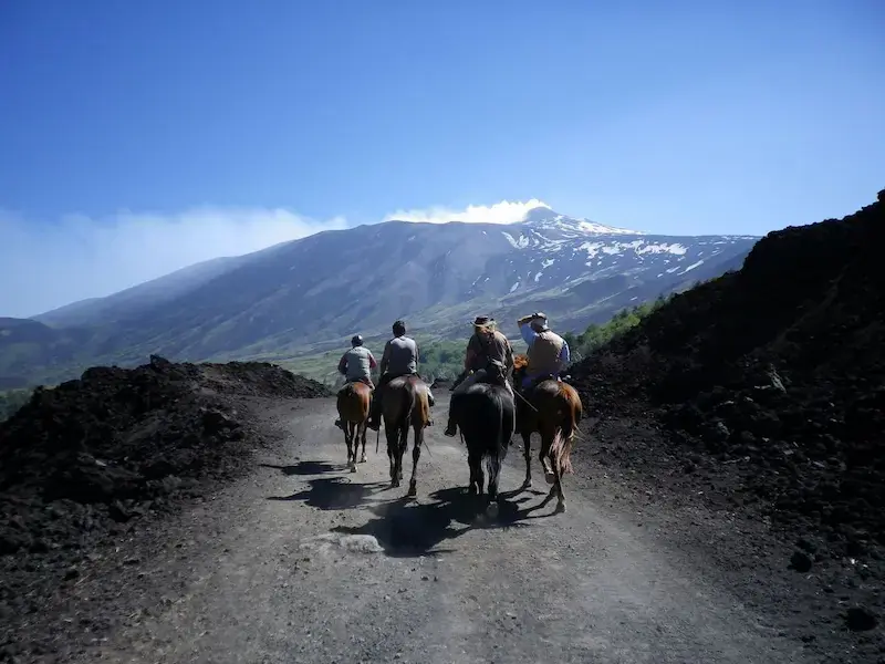 Paseo a caballo por el Etna